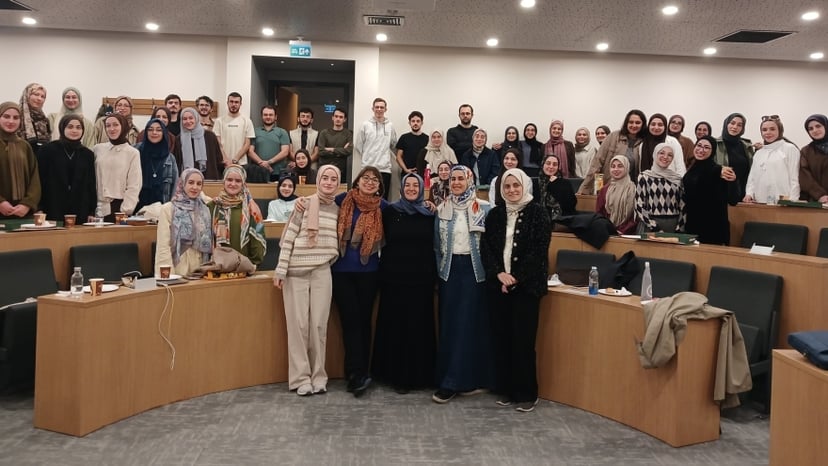 Psikoloji Bölümümüzün Başlattığı Aylık Buluşmaların İlkinde Öğrenciler ve Akademisyenler Bir Araya Geldi